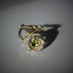 goud, zilver en peridot. Zelf op maat te maken door open vorm